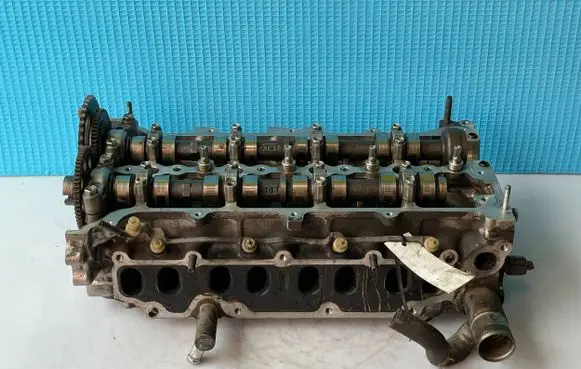 Toyota Avensis T270 Engine head 