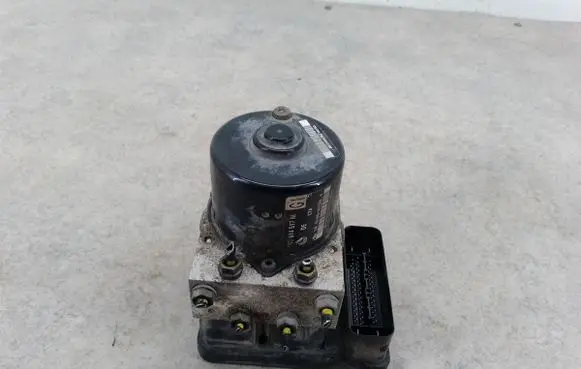 Skoda Octavia Mk2 (1Z) ABS Pump 