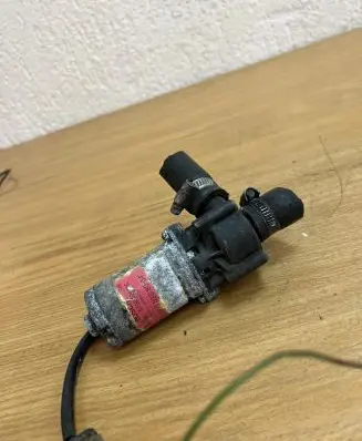 Mercedes-Benz E W124 Electric auxiliary coolant/water pump 0008358064 D8463