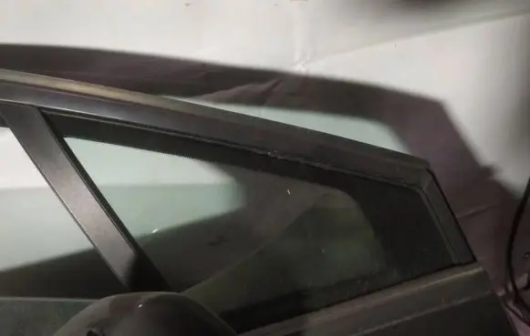 Citroen C4 I Front door vent window glass four-door as2