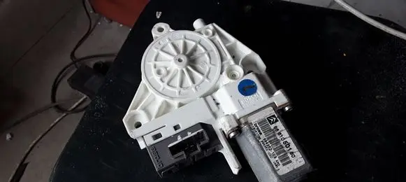 Citroen C6 Rear door window regulator motor 9661050180