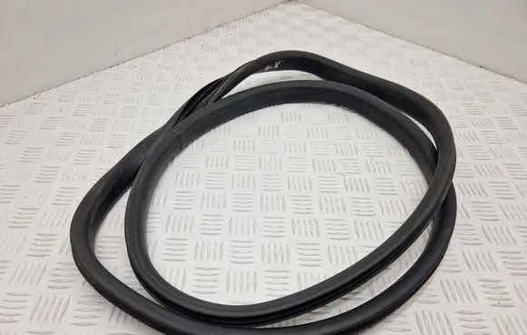 Renault Clio IV Rear door rubber seal (on body) 