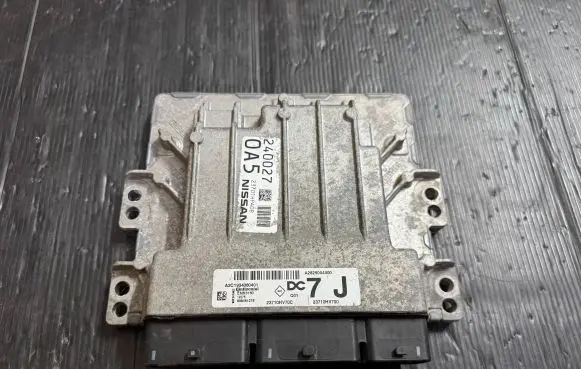 Nissan Qashqai Engine control unit/module 23710HV70C 240027