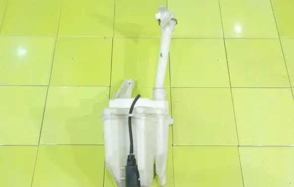 Nissan Juke I F15 Windshield washer fluid reservoir/tank ZP47