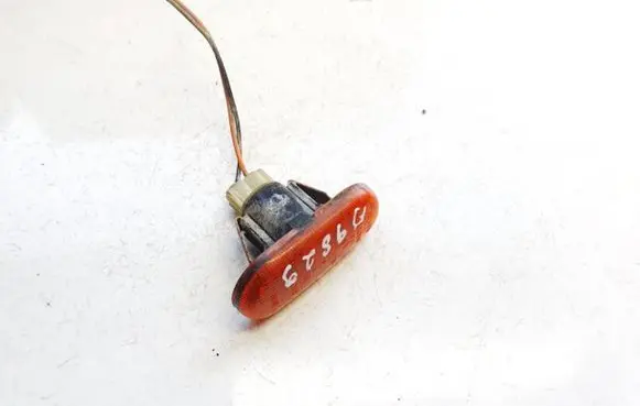 Front fender indicator light