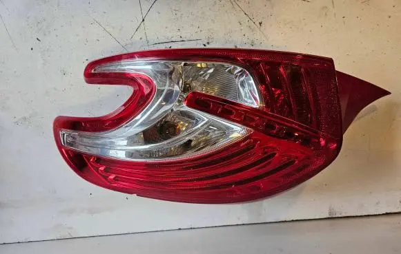 Peugeot 208 Rear/tail lights 9672628380