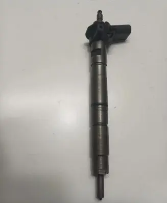 Audi A4 S4 B8 8K Fuel injector 03L130277