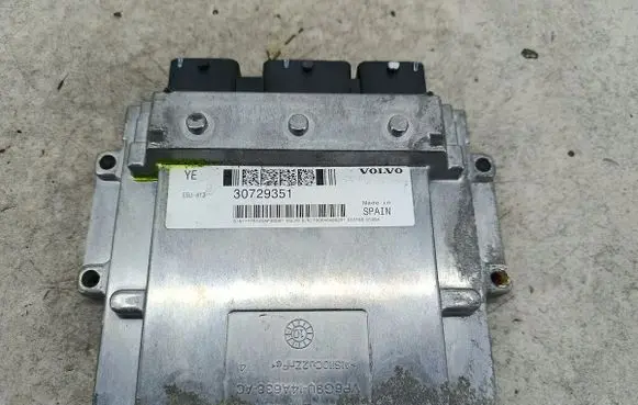 Volvo V70 Engine control unit/module ECU 30729351