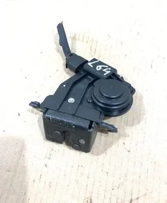 Toyota Auris 150 Loading door lock 