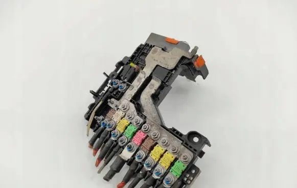 Citroen DS5 Fuse module 9665878380