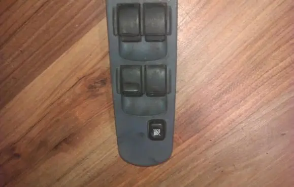 Mitsubishi Colt Electric window control switch mr587474