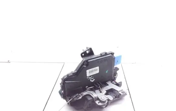 Skoda Octavia Mk2 (1Z) Front door lock 3D2837016S