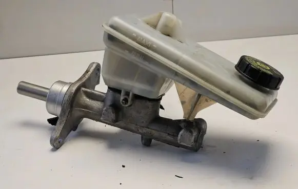 Renault Trafic II (X83) Master brake cylinder 32067008C