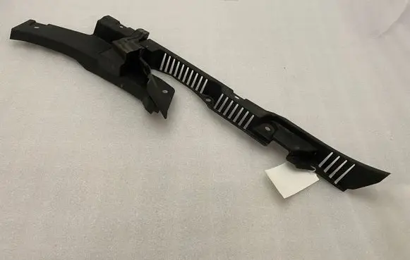 Volvo XC60 Fender mounting bracket 32216110