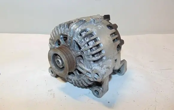 Toyota Avensis T270 Generator/alternator 27060YV040 6082501 2619890A