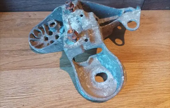 Audi A6 S6 C5 4B Engine mounting bracket 4B0199351