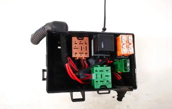 Opel Zafira A Fuse box set 90560119
