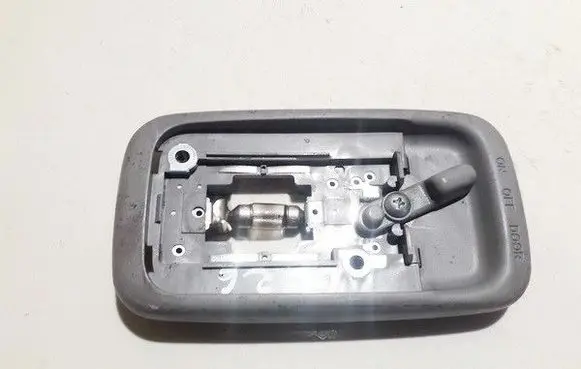 Toyota RAV 4 (XA20) Rear seat light