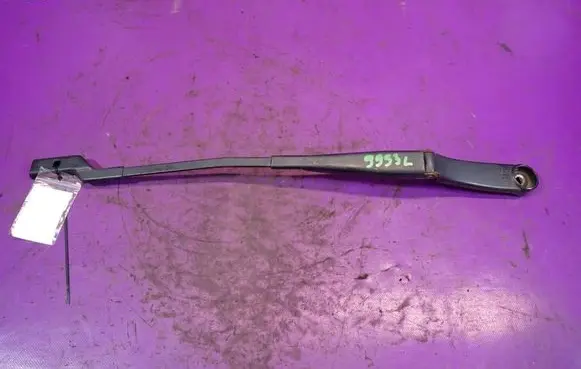 Hyundai i30 Front wiper blade arm