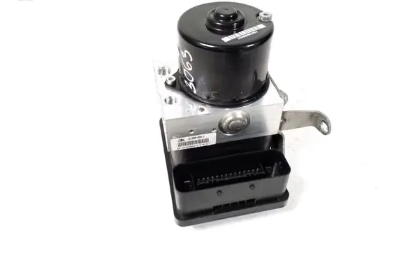 BMW 1 E82 E88 ABS Pump 6789301