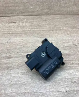 Toyota Avensis Verso Air flap motor/actuator 1138002051