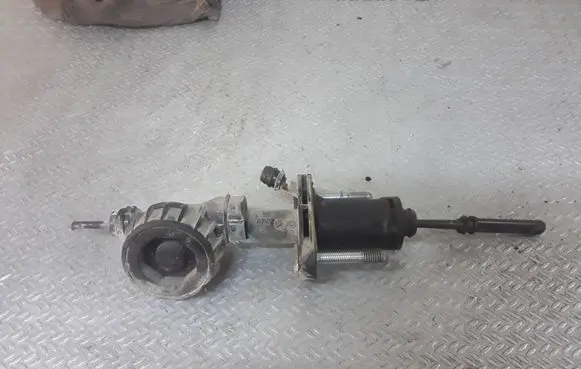 Opel Insignia A Clutch master cylinder 55561915