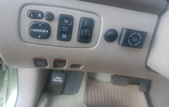 Toyota Sienna XL20 II Other switches/knobs/shifts