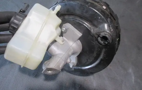 BMW 1 E81 E87 Brake booster 6775929 25222697105182