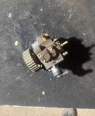 Peugeot 207 Fuel injection high pressure pump 0445010102 9683703780