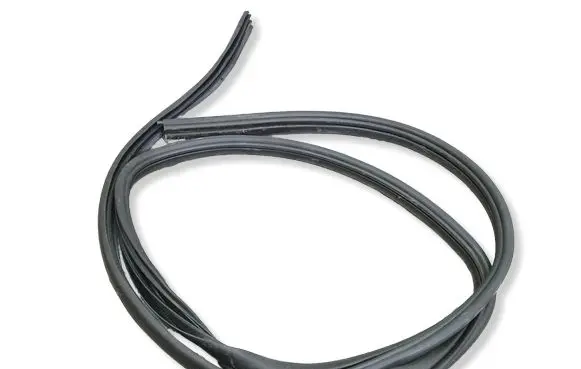 Nissan Qashqai+2 Rear door rubber seal (on body) 