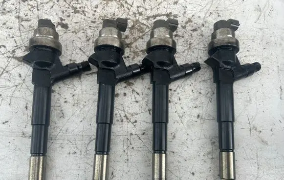 Opel Astra J Fuel injectors set 55567729