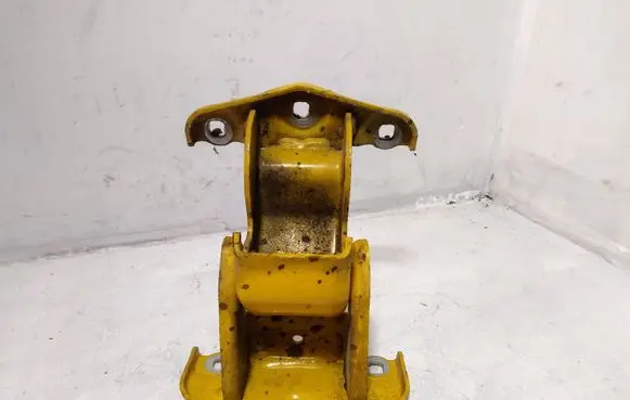 Opel Vivaro Loading door lower hinge 6679 312304K