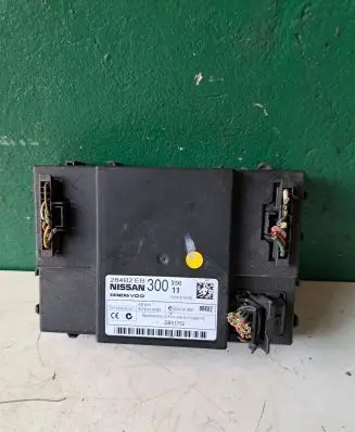 Nissan Pathfinder R51 Comfort/convenience module 284B2EB300 5WK48935 DB01752