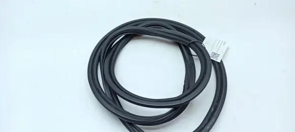 BMW Z4 E85 E86 Trunk rubber seal (body)