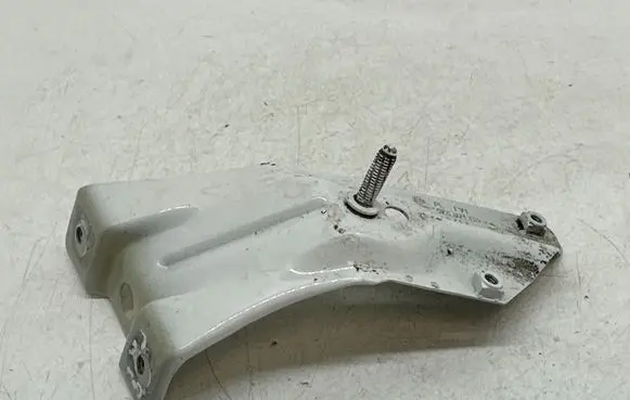 Volkswagen Golf VI Fender mounting bracket 5K6821135