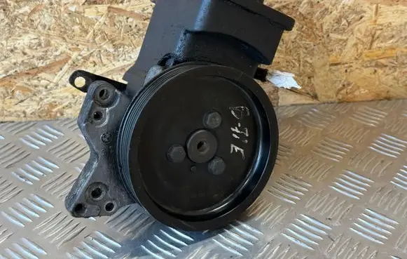 BMW 3 E46 Power steering pump 7787106 32417787106