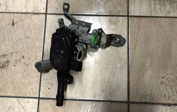 Thermostat housing
