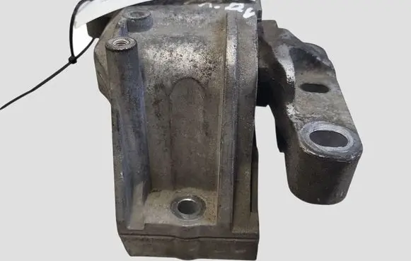 Volkswagen Golf VI Engine mount bracket 1K0199262