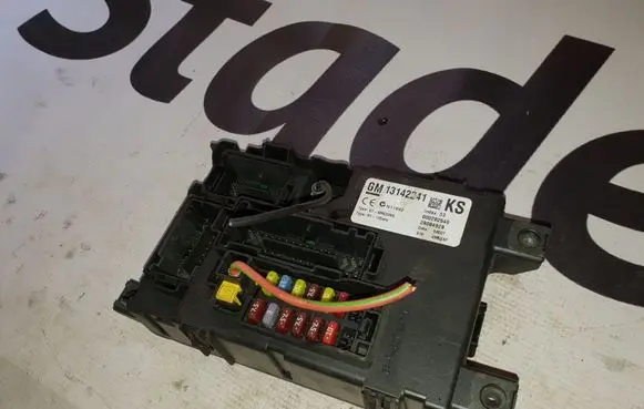 Opel Insignia A Comfort/convenience module 13142241 GM13142241
