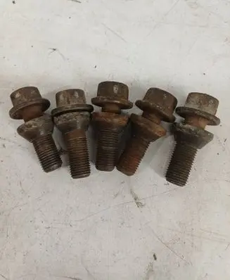 Volvo XC90 Nuts/bolts 