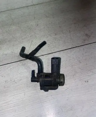 Volkswagen Touran I Turbo solenoid valve 1J0906283C
