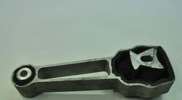 Volvo XC60 Engine mount bracket