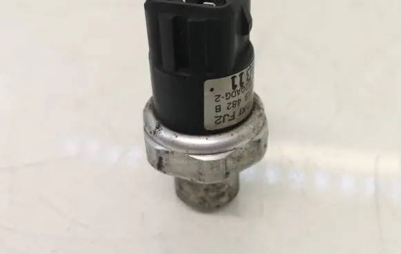 Audi A6 S6 C5 4B Air conditioning (A/C) pressure sensor 8D0959482B