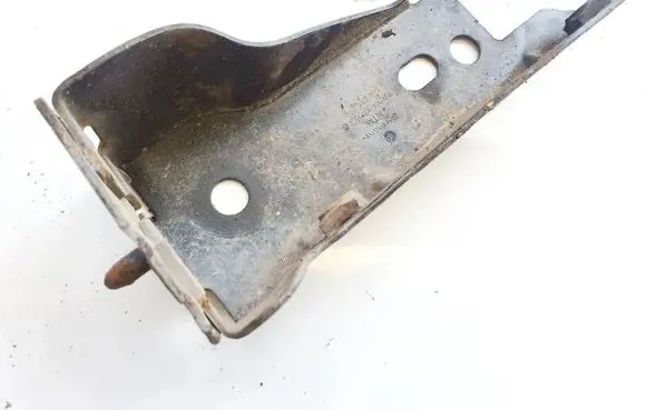 Volkswagen PASSAT B4 Front bumper mounting bracket 3a0807133c