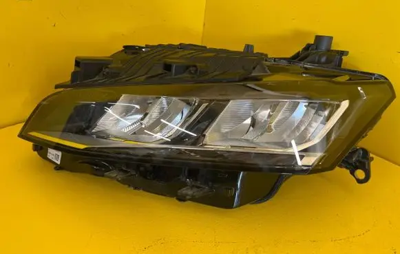 Peugeot 3008 II Headlight/headlamp 9836230280