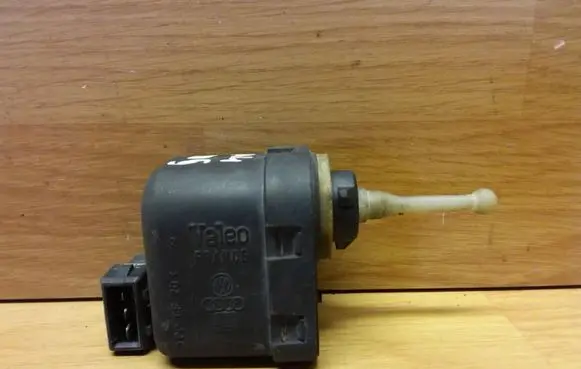 Audi A4 S4 B5 8D Headlight level adjustment motor 