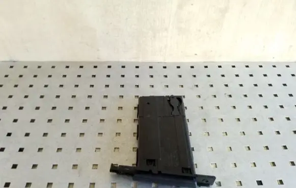 Cup holder front