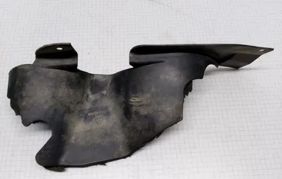 Volvo V70 Front underbody cover/under tray 09444573 09444573LH