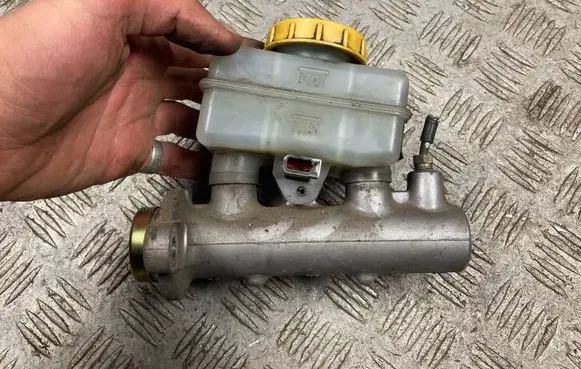 Subaru Forester SG Master brake cylinder