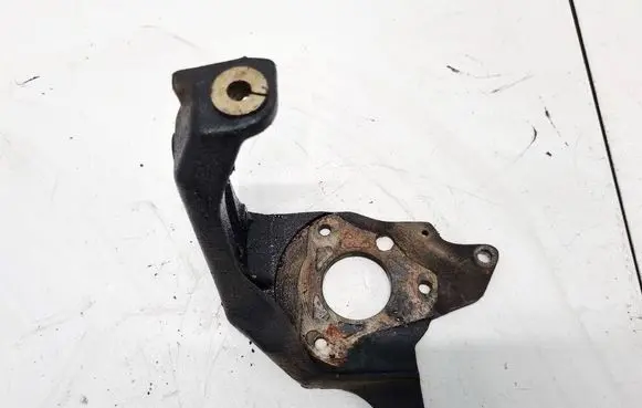 Volkswagen PASSAT B5 Engine mounting bracket 028130147B